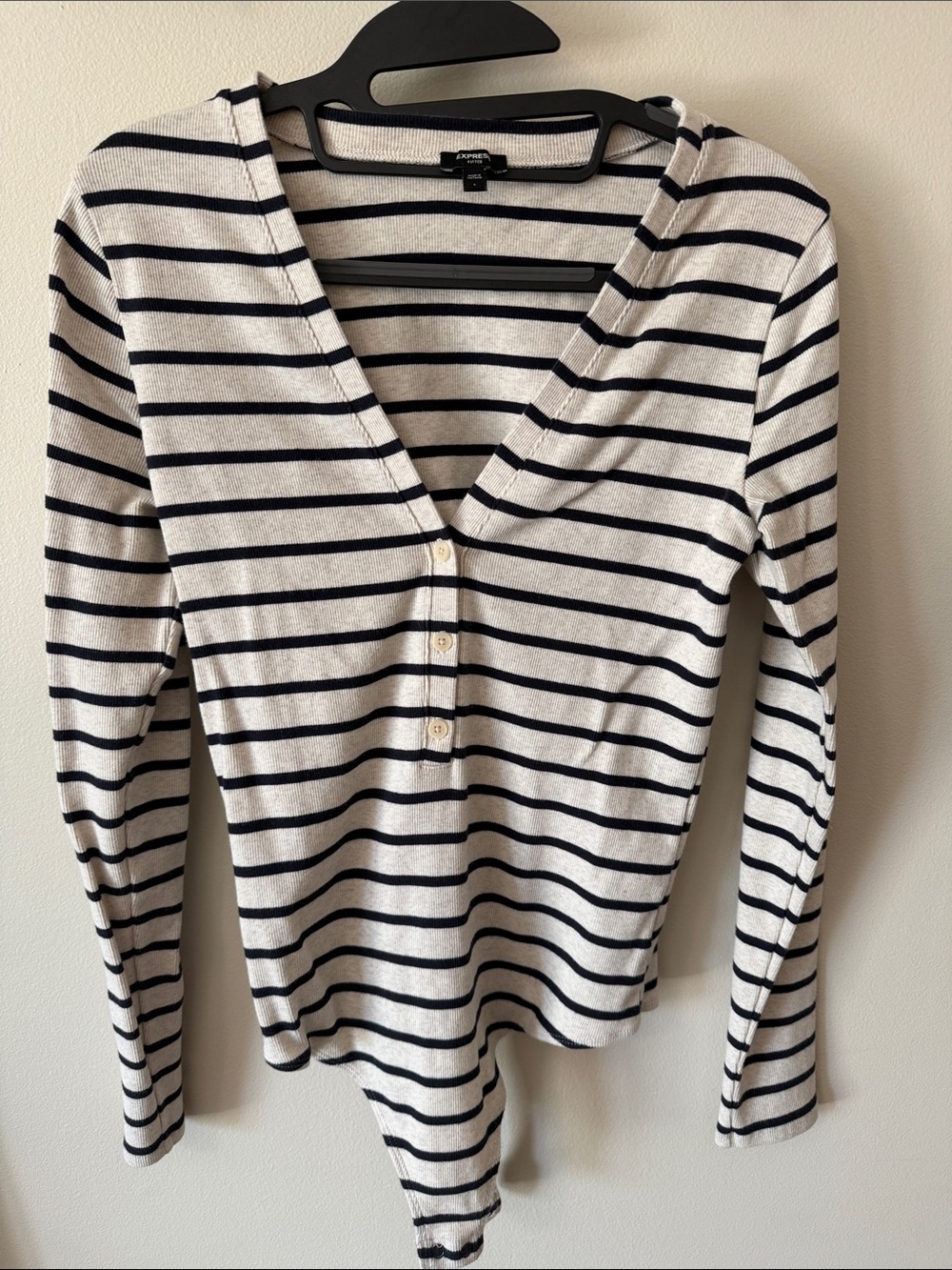 Express Striped V-Neck Button-Front Bodysuit - Black & White